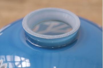 アンティーク照明　青空のようなブルーが空間のアクセントになる切子ガラス電笠照明　レプリカ(被せガラス、天井照明、吊り下げ照明、ペンダントライト)(R-048463)