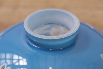 アンティーク照明　青空のようなブルーが空間のアクセントになる切子ガラス電笠照明　レプリカ(被せガラス、天井照明、吊り下げ照明、ペンダントライト)(R-048464)