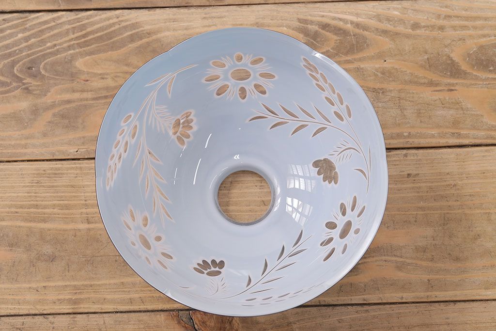 アンティーク照明　青空のようなブルーが空間のアクセントになる切子ガラス電笠照明　レプリカ(被せガラス、天井照明、吊り下げ照明、ペンダントライト)(R-048464)