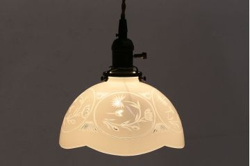 アンティーク照明　端正な美しさが際立つ爽やかな切子ガラス電笠照明　レプリカ(被せガラス、天井照明、吊り下げ照明、ペンダントライト)(R-048465)