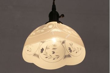 アンティーク照明　端正な美しさが際立つ爽やかな切子ガラス電笠照明　レプリカ(被せガラス、天井照明、吊り下げ照明、ペンダントライト)(R-048465)