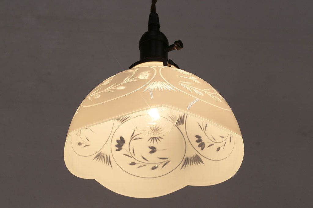 アンティーク照明　端正な美しさが際立つ爽やかな切子ガラス電笠照明　レプリカ(被せガラス、天井照明、吊り下げ照明、ペンダントライト)(R-048466)