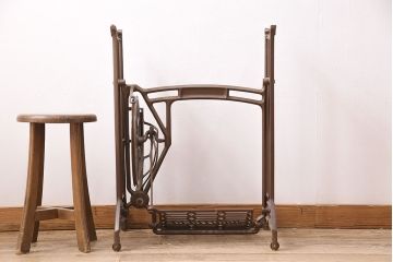 和製アンティーク　ブラザー社(BROTHER)　天板を付けて仕上げる、すっきりとしたデザインが格好良いミシンの鉄脚(ミシンテーブル、ミシン台)(R-048469)
