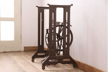 和製アンティーク　ブラザー社(BROTHER)　天板を付けて仕上げる、すっきりとしたデザインが格好良いミシンの鉄脚(ミシンテーブル、ミシン台)(R-048469)
