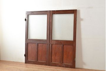 アンティーク建具　ダイヤガラスがノスタルジックな雰囲気を演出する両開き扉(観音開き、ドア、建具)(R-048472)