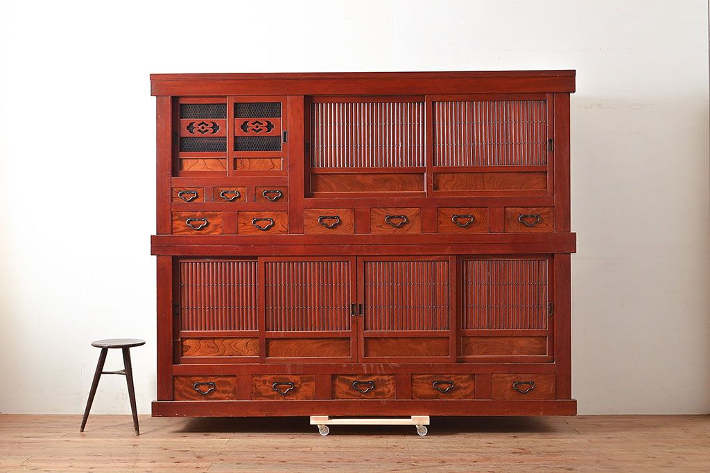 和製アンティーク　希少・美品!赤みがかった色味が上質な雰囲気を醸し出す7尺水屋箪笥(重ね箪笥、収納棚、戸棚)(R-048475)