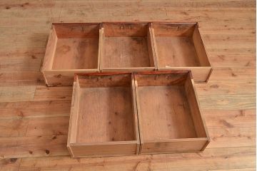 和製アンティーク　希少・美品!赤みがかった色味が上質な雰囲気を醸し出す7尺水屋箪笥(重ね箪笥、収納棚、戸棚)(R-048475)