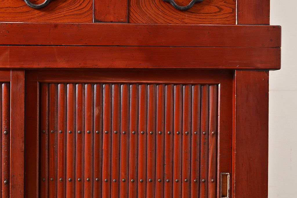 和製アンティーク　希少・美品!赤みがかった色味が上質な雰囲気を醸し出す7尺水屋箪笥(重ね箪笥、収納棚、戸棚)(R-048475)