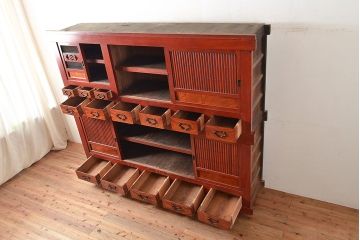 和製アンティーク　希少・美品!赤みがかった色味が上質な雰囲気を醸し出す7尺水屋箪笥(重ね箪笥、収納棚、戸棚)(R-048475)