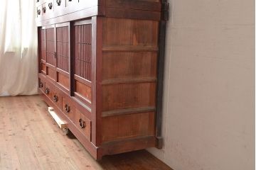 和製アンティーク　希少・美品!赤みがかった色味が上質な雰囲気を醸し出す7尺水屋箪笥(重ね箪笥、収納棚、戸棚)(R-048475)