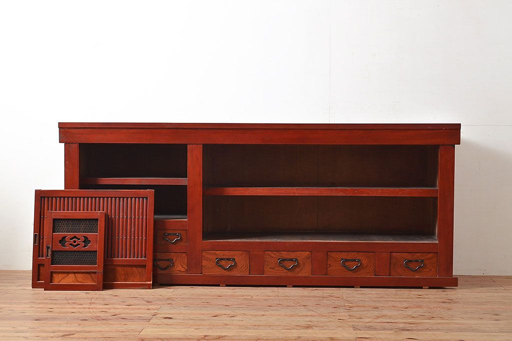 和製アンティーク　希少・美品!赤みがかった色味が上質な雰囲気を醸し出す水屋箪笥サイドボード(7尺水屋箪笥、収納棚、戸棚、サイドキャビネット)(R-048476)