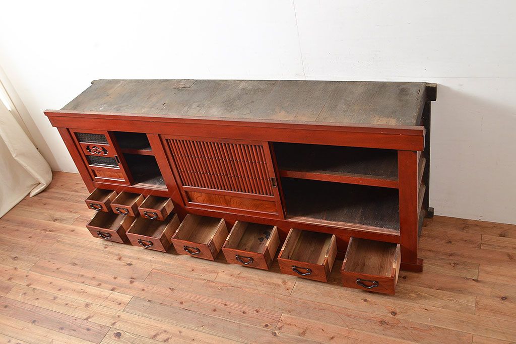 和製アンティーク　希少・美品!赤みがかった色味が上質な雰囲気を醸し出す水屋箪笥サイドボード(7尺水屋箪笥、収納棚、戸棚、サイドキャビネット)(R-048476)