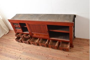 和製アンティーク　希少・美品!赤みがかった色味が上質な雰囲気を醸し出す水屋箪笥サイドボード(7尺水屋箪笥、収納棚、戸棚、サイドキャビネット)(R-048476)