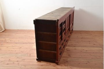 和製アンティーク　希少・美品!赤みがかった色味が上質な雰囲気を醸し出す水屋箪笥サイドボード(7尺水屋箪笥、収納棚、戸棚、サイドキャビネット)(R-048476)