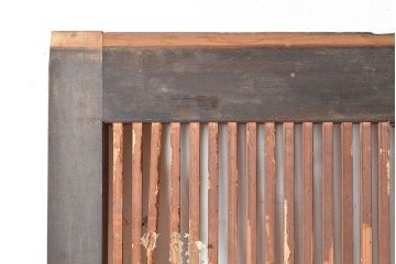 アンティーク建具　品よく並んだ縦桟が和の趣きを高める蔵戸(引き戸、玄関戸)(R-048479)