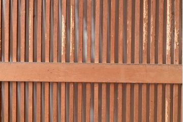 アンティーク建具　品よく並んだ縦桟が和の趣きを高める蔵戸(引き戸、玄関戸)(R-048479)