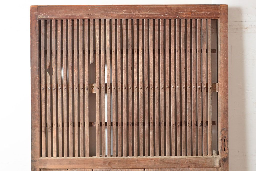 アンティーク建具　枠ヒノキ材・腰板ケヤキ材　経年によって増した味わいが魅力の蔵戸(引き戸、玄関戸)(R-048480)