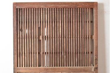 アンティーク建具　枠ヒノキ材・腰板ケヤキ材　経年によって増した味わいが魅力の蔵戸(引き戸、玄関戸)(R-048480)