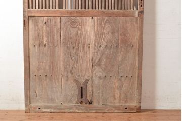 アンティーク建具　枠ヒノキ材・腰板ケヤキ材　経年によって増した味わいが魅力の蔵戸(引き戸、玄関戸)(R-048480)