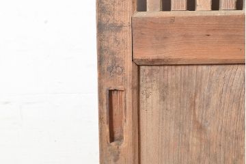 アンティーク建具　枠ヒノキ材・腰板ケヤキ材　経年によって増した味わいが魅力の蔵戸(引き戸、玄関戸)(R-048480)