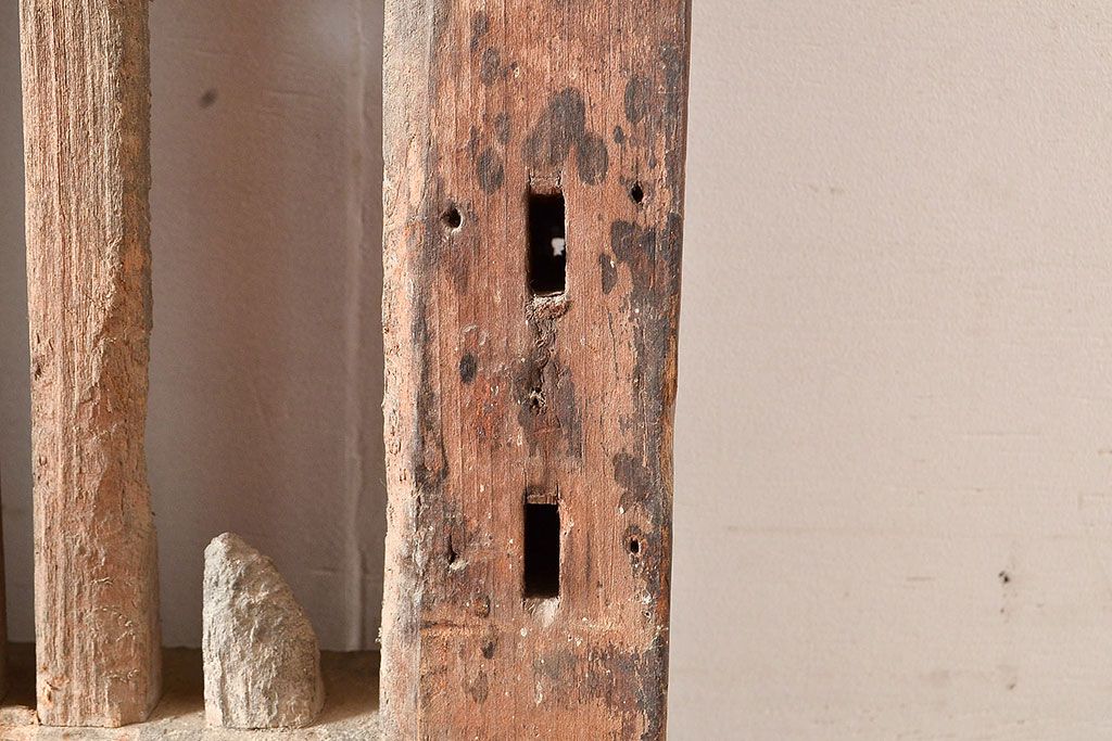 アンティーク建具　枠ヒノキ材・腰板ケヤキ材　経年によって増した味わいが魅力の蔵戸(引き戸、玄関戸)(R-048480)
