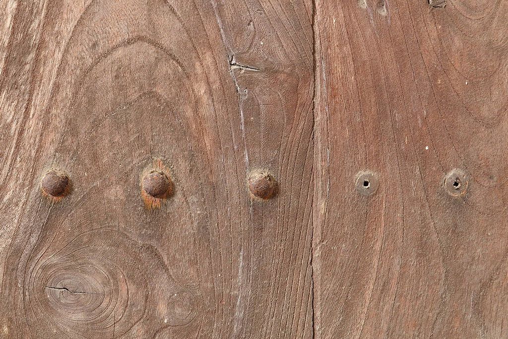 アンティーク建具　枠ヒノキ材・腰板ケヤキ材　経年によって増した味わいが魅力の蔵戸(引き戸、玄関戸)(R-048480)