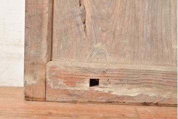アンティーク建具　枠ヒノキ材・腰板ケヤキ材　経年によって増した味わいが魅力の蔵戸(引き戸、玄関戸)(R-048480)