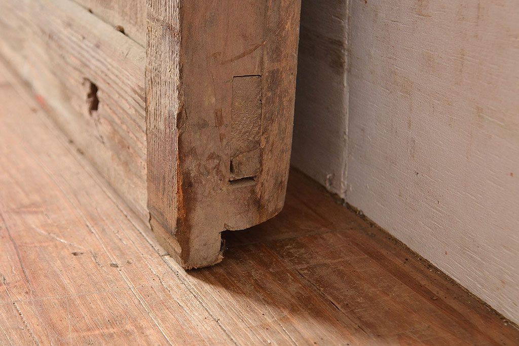 アンティーク建具　枠ヒノキ材・腰板ケヤキ材　経年によって増した味わいが魅力の蔵戸(引き戸、玄関戸)(R-048480)
