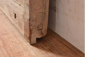 アンティーク建具　枠ヒノキ材・腰板ケヤキ材　経年によって増した味わいが魅力の蔵戸(引き戸、玄関戸)(R-048480)