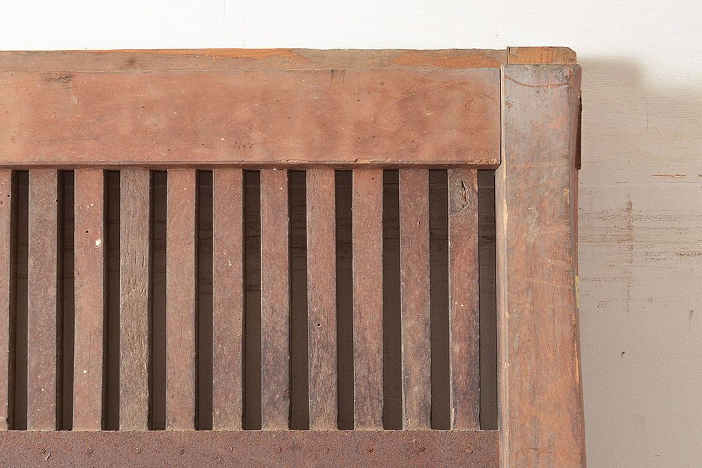 アンティーク建具　枠ヒノキ材・腰板ケヤキ材　経年によって増した味わいが魅力の蔵戸(引き戸、玄関戸)(R-048480)