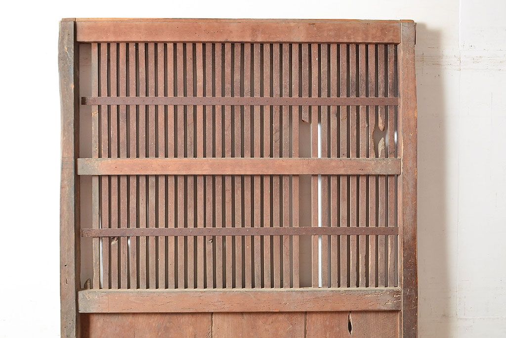 アンティーク建具　枠ヒノキ材・腰板ケヤキ材　経年によって増した味わいが魅力の蔵戸(引き戸、玄関戸)(R-048480)