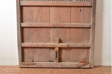 アンティーク建具　枠ヒノキ材・腰板ケヤキ材　経年によって増した味わいが魅力の蔵戸(引き戸、玄関戸)(R-048480)