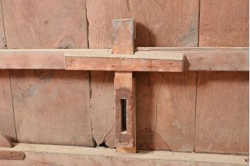 アンティーク建具　枠ヒノキ材・腰板ケヤキ材　経年によって増した味わいが魅力の蔵戸(引き戸、玄関戸)(R-048480)