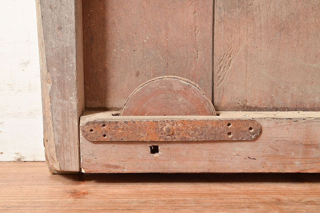 アンティーク建具　枠ヒノキ材・腰板ケヤキ材　経年によって増した味わいが魅力の蔵戸(引き戸、玄関戸)(R-048480)