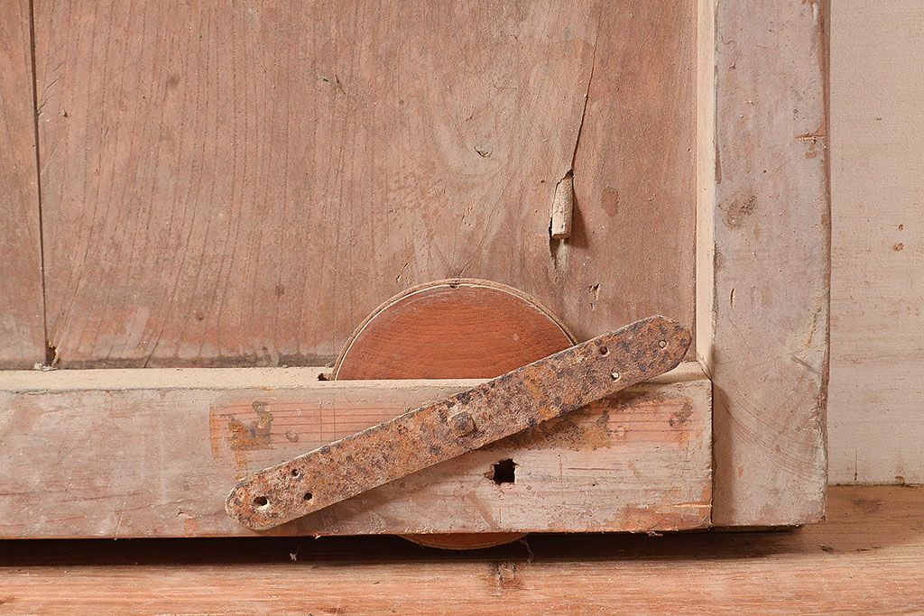 アンティーク建具　枠ヒノキ材・腰板ケヤキ材　経年によって増した味わいが魅力の蔵戸(引き戸、玄関戸)(R-048480)