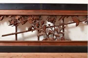 アンティーク建具　菊の花・竹　繊細に表現された彫刻が風流な彫刻欄間(明り取り、建具)(R-048482)