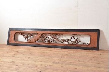 アンティーク建具　梅の木・菖蒲　鳥のさえずりが聞こえてきそうな表現が見事な彫刻欄間(明り取り、建具)(R-048483)