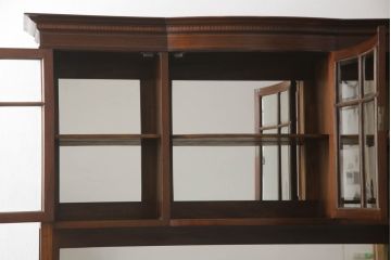 イギリスアンティーク　高級品!象嵌があしらわれたマホガニー材製のキャビネット(収納棚、戸棚、食器棚)(R-048484)