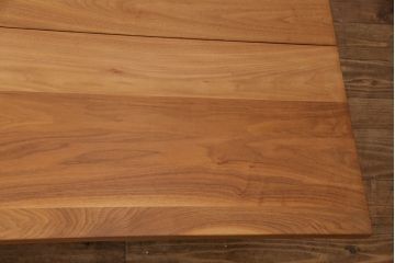 中古　ウォールナット無垢材　木の質感そのまま!ぬくもりを感じられるローテーブル(座卓、作業台)(R-048485)