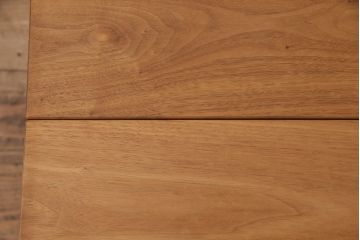 中古　ウォールナット無垢材　木の質感そのまま!ぬくもりを感じられるローテーブル(座卓、作業台)(R-048485)