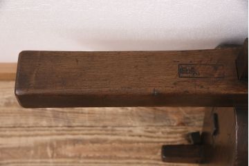 アンティーク雑貨　カシ(樫)材・ケヤキ(欅)材　珍しい造りが目を引く味わい深い滑車(R-048490)