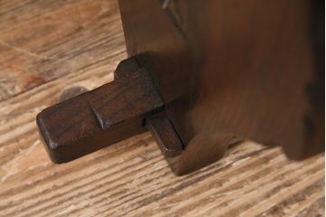 アンティーク雑貨　カシ(樫)材・ケヤキ(欅)材　珍しい造りが目を引く味わい深い滑車(R-048490)