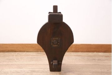 アンティーク雑貨　カシ(樫)材・ケヤキ(欅)材　珍しい造りが目を引く味わい深い滑車(R-048490)