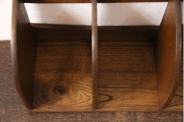 アンティーク雑貨　栓材　味わい深い木色が魅力的なブックスタンド(本立て)(R-048492)