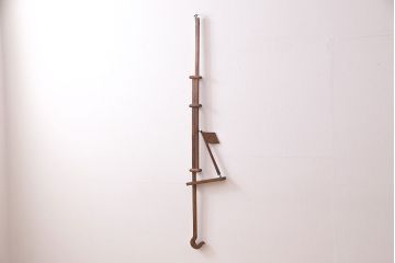 昭和初期　古き良き時代の雰囲気を味わえる総ケヤキ材製の自在鉤(じざいかぎ)(R-048497)