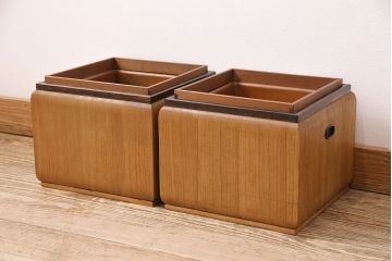 和製アンティーク　指物工芸品　桐材・桑材・黒柿材　高級品!桐の木目が綺麗な角火鉢2つセット(木製火鉢、手あぶり)(R-048500)