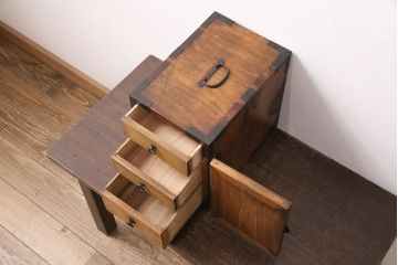 和製アンティーク　檜材　黒々とした飾り金具が存在感のある書類庫(小引き出し、小物収納、金庫)(R-048501)