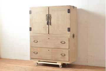 和製アンティーク　前面桐材　衣装盆付き　桐箪笥(着物箪笥、引き出し、和タンス、衣装箪笥)(R-048506)