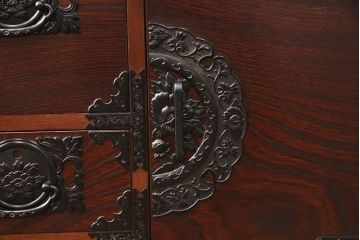 中古　四国・高松　飛鳥民芸家具　三方にケヤキ材を使用した高級感漂う階段箪笥(和タンス)(R-048510)