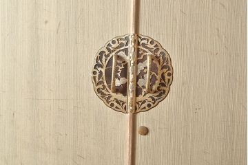 中古　国産　衣装盆付き　小物収納に便利!小引き出しが付いた総桐箪笥(着物箪笥、引き出し、和タンス、衣装箪笥、桐たんす)(R-048515)